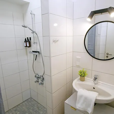 Westersuites - Firebird - 3br Zentral Terrasse Wlan 7 Betten Waschtrockner